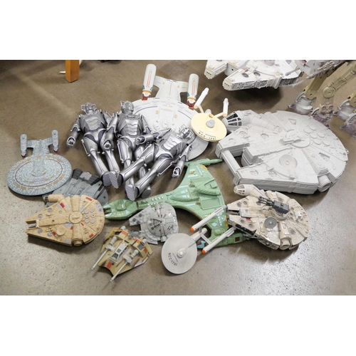 1067 - A collection of Star Wars models and a model Star Trek USS Enterprise **PLEASE NOTE THIS LOT IS NOT ... 