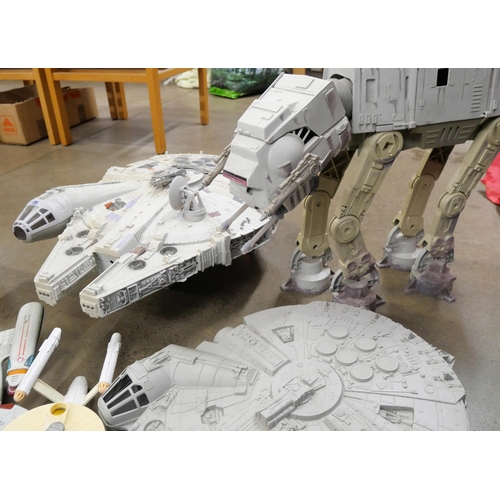 1067 - A collection of Star Wars models and a model Star Trek USS Enterprise **PLEASE NOTE THIS LOT IS NOT ... 