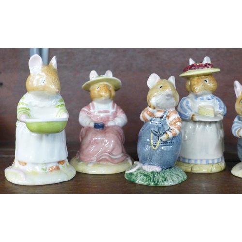 612 - Eight Royal Doulton Brambly Hedge character figures
