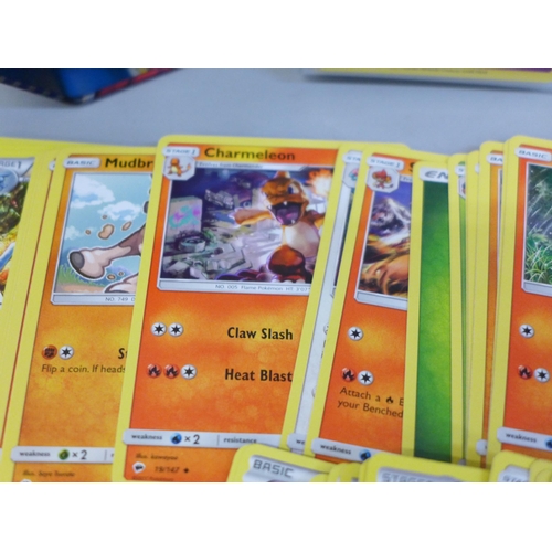 626 - 30 Holo/reverse holo, 300 common, uncommon and rare Pokemon cards
