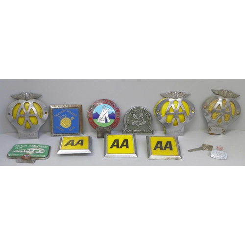 628 - A box of car badges, AA, The Camping Club, The National Trust, etc. (10) AA key and GPO badge