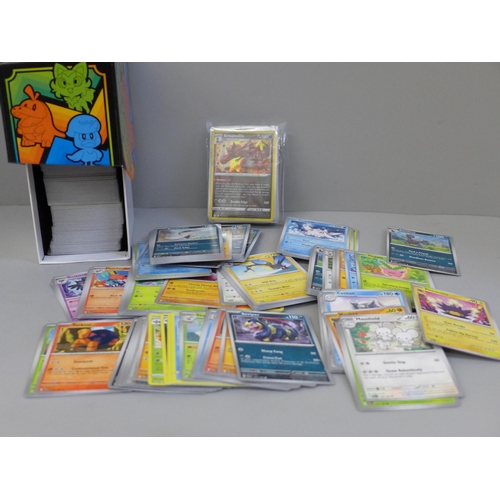 630 - 500+ Pokemon cards including 50 holo and reverse holo cards in collectors box