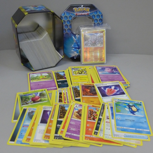 638 - 30 Holo/reverse holo 300 common, uncommon and rare Pokemon cards