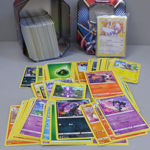 639 - 30 Holo/reverse holo 300 common, uncommon and rare Pokemon cards
