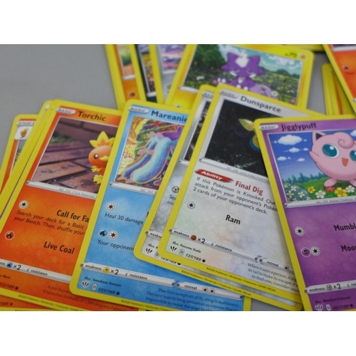 639 - 30 Holo/reverse holo 300 common, uncommon and rare Pokemon cards