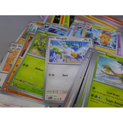 650 - 500+ Pokemon cards including 50 holo and reverse holo cards in collectors box