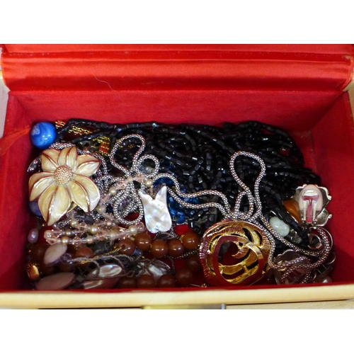 668 - A jewellery box with contents