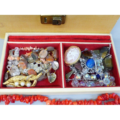 668 - A jewellery box with contents