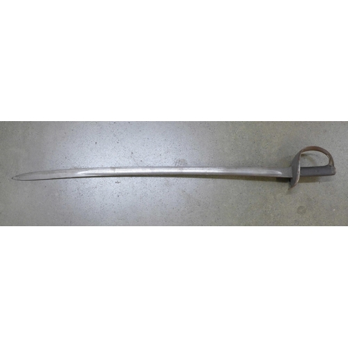 833 - A British cavalry sword, BR4 stamp and War Department broad arrow mark