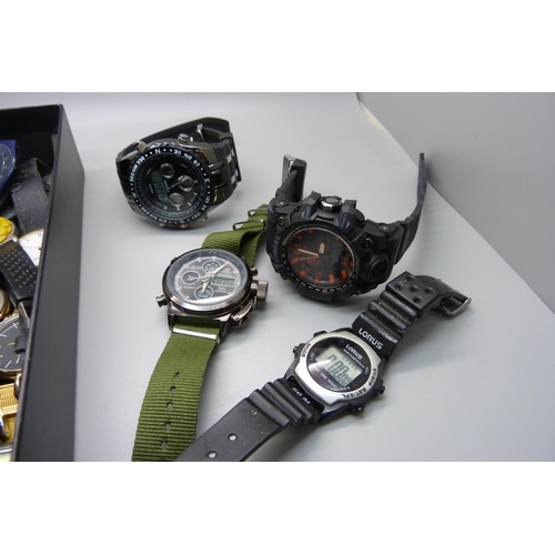 886 - A collection of fashion wristwatches