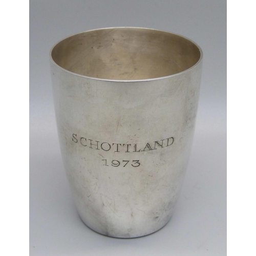 892 - A German 925 sterling silver cup, with inscription dated 1973, 81g