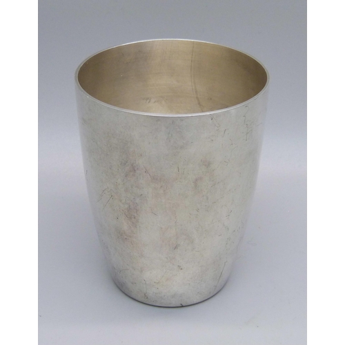 892 - A German 925 sterling silver cup, with inscription dated 1973, 81g