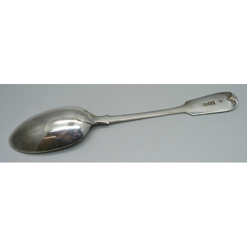 895 - A silver serving spoon, London 1905, Goldsmiths & Silversmiths Co. Ltd., 74g