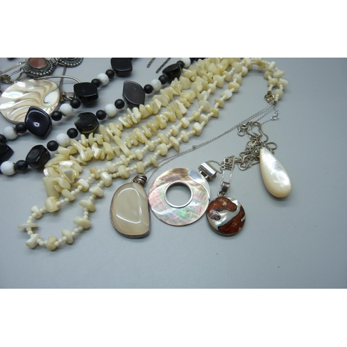 912 - A collection of silver and silver mounted jewellery, agate and mother of pearl