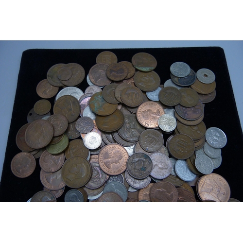 935 - A collection of coins