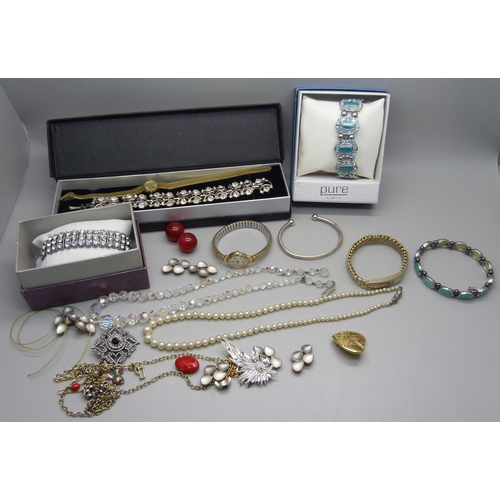 937 - Costume jewellery