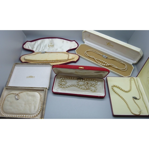 940 - A collection of pearls including Lotus and Isle of Wight, boxed