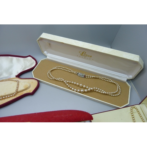 940 - A collection of pearls including Lotus and Isle of Wight, boxed