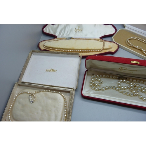 940 - A collection of pearls including Lotus and Isle of Wight, boxed