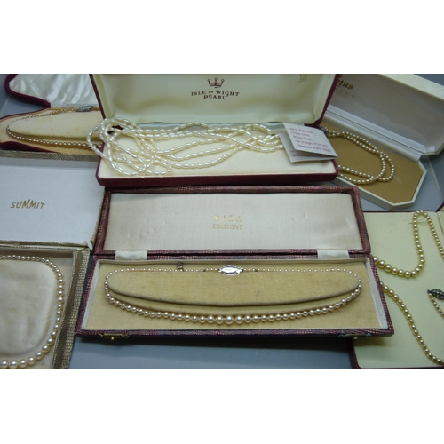 940 - A collection of pearls including Lotus and Isle of Wight, boxed