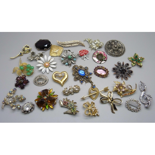 948 - Thirty costume brooches