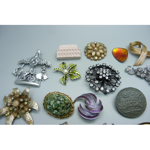 950 - Thirty costume brooches