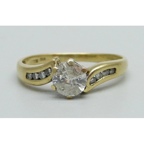 968 - An 18ct gold and diamond solitaire ring with diamond shoulders, approximately 0.60ct diamond weight,... 