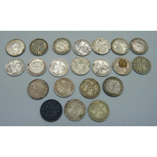 980 - Twenty-one silver 3d coins, 29g