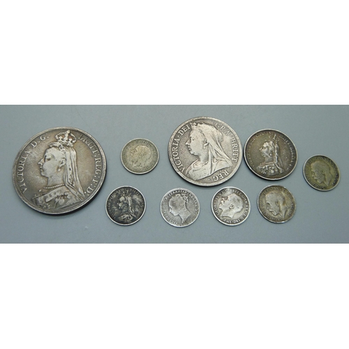 985 - A Victorian crown, 1890, a 1900 half crown, a shilling and six 3d coins, 55g