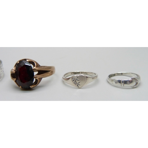 987 - A 9ct gold ring set with a garnet, 4g, Q, a silver child's bangle and two small silver child's size ... 