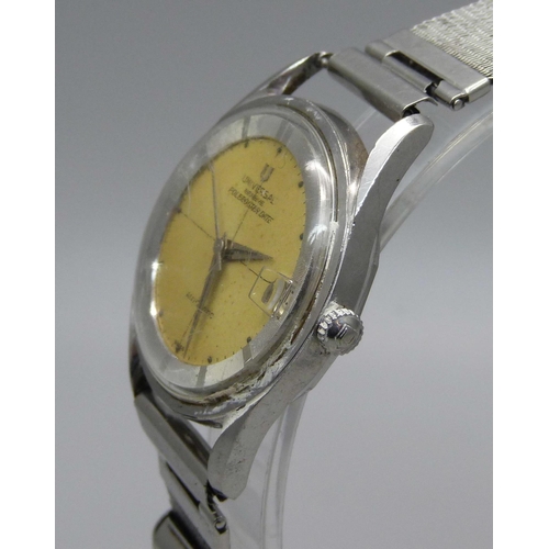 999 - A gentleman's vintage Universal Polerouter Date automatic wristwatch, 32mm case