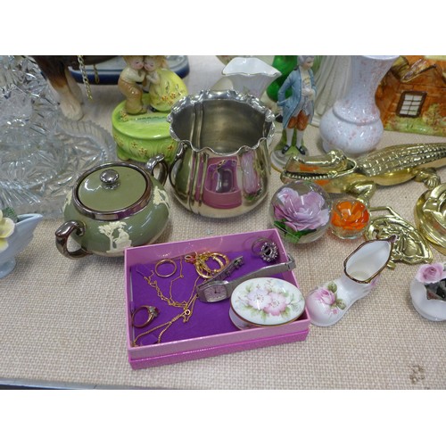 809A - Assorted items, including a brass shell case, a Mappin & Webb bowl, a crocodile nut cracker, other c... 