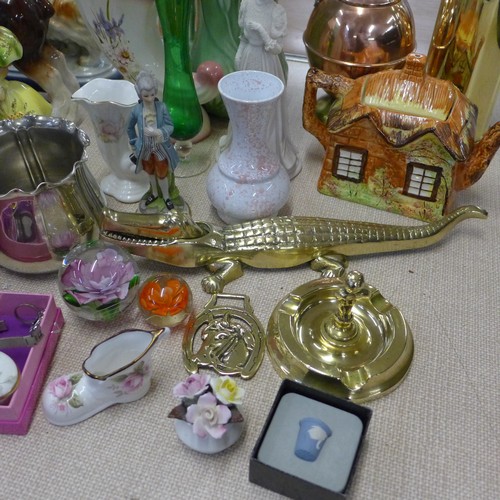 809A - Assorted items, including a brass shell case, a Mappin & Webb bowl, a crocodile nut cracker, other c... 