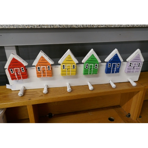 1526 - A beach hut wooden coat rack W62cm (725309)