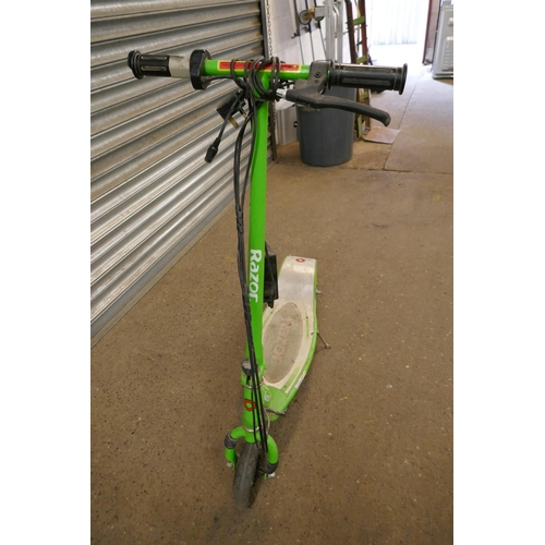 2200 - A Razor electric scooter with charger