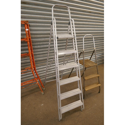 2266 - Two step ladders and a decorator's trestle