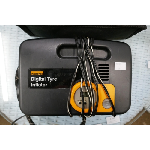 2274 - A Halfords digital tyre inflator