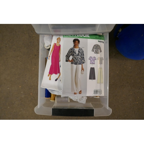 2284 - A dress making kit and adjustable mannequin