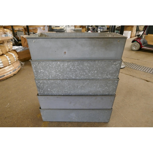 2298 - 5 metal storage trays