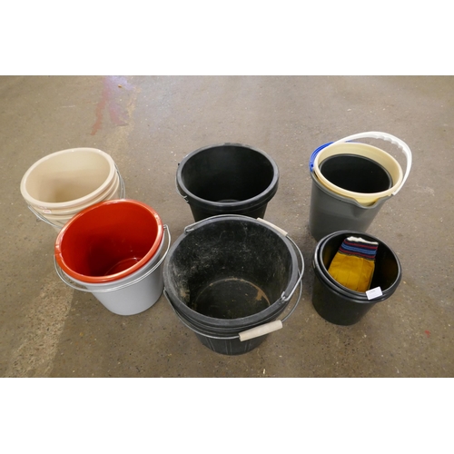 2300 - 12 DIY buckets