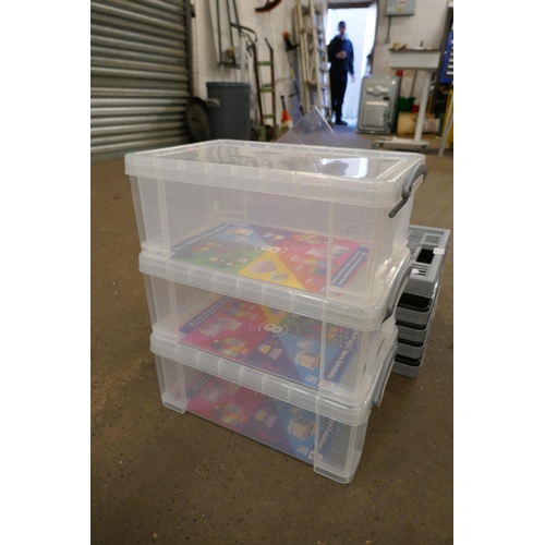 2301 - 4 Wilko 32L foldable storage boxes, one other storage box, three plastic storage boxes and five othe... 