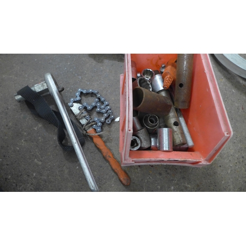 2344 - A box of various tools, a mitre saw, ladder racks, a vice, clamps, sockets, etc.