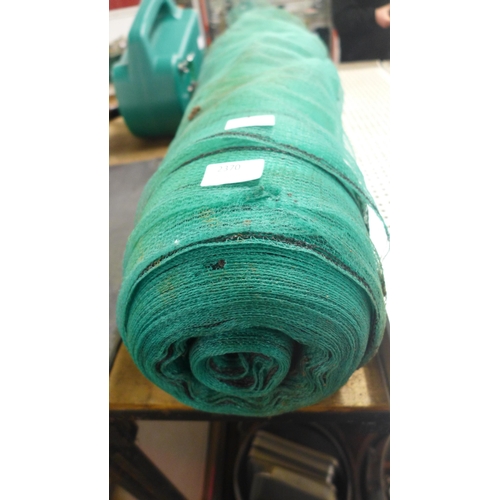 2370 - A roll of green netting - can be used for allotments, scaffolding, etc.