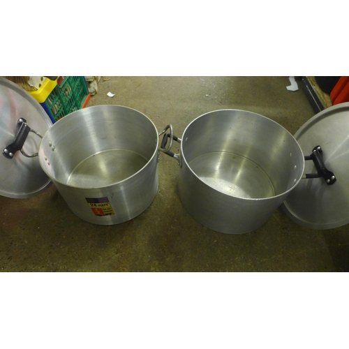 2377 - A large Crown Merton stainless steel cooking pot with lid, a Lune 24 pint (13.64l) stainless steel c... 