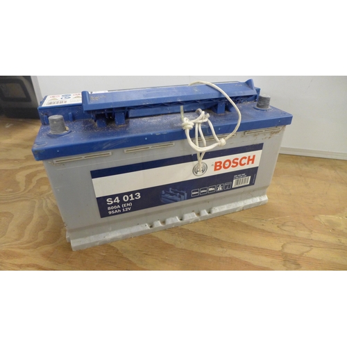 2388 - A Bosch S4 013 800A (EN) 95Ah 12v automotive battery