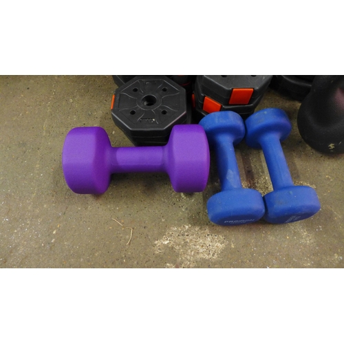 2402 - Weight lifting bar and weights