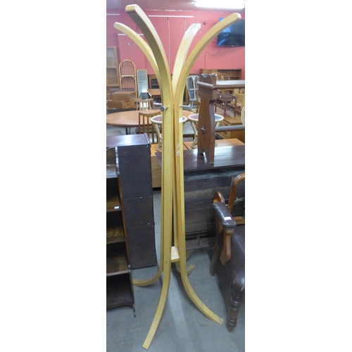 126 - A beech bentwood coat stand