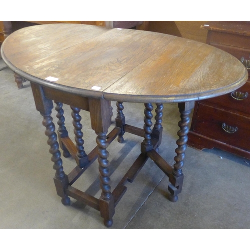 140 - An oak barleytwist gateleg table