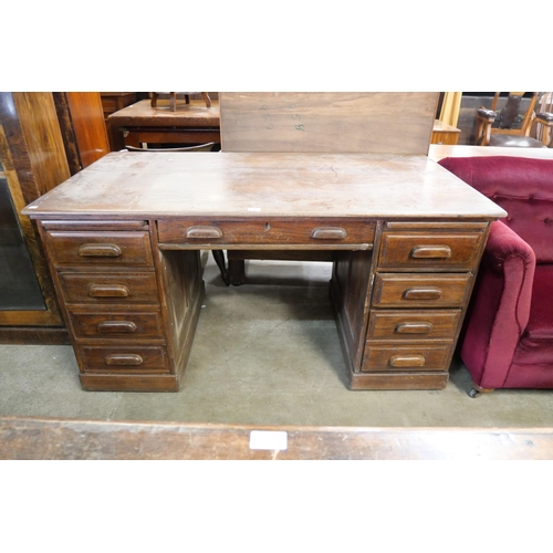 177 - An early 20th Century oak desk