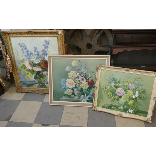 309 - Assorted prints and a gilt framed mirror